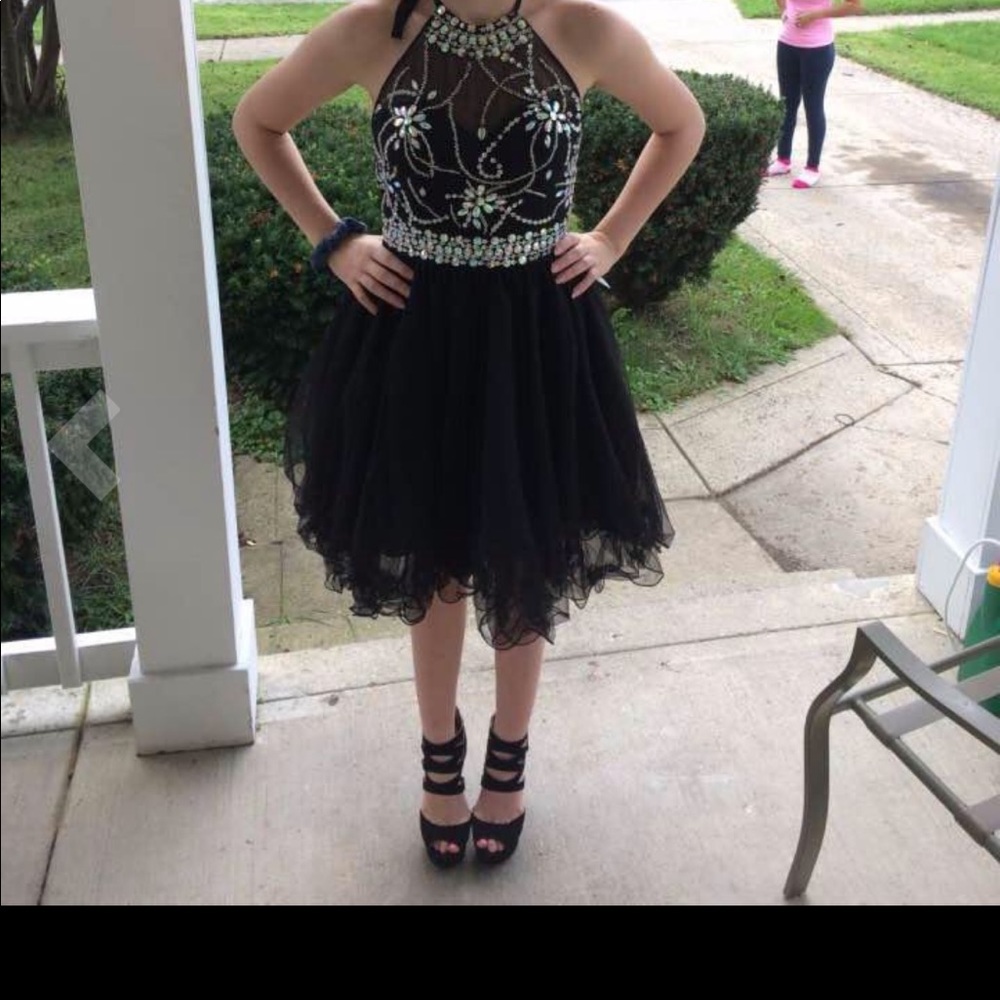 Elegant Black Halter Prom Dress - Picture 3 of 6